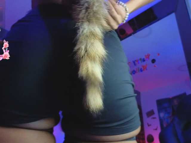 ElarisBlake live cam on BongaCams