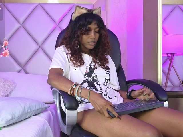 ElarisBlake live cam on BongaCams