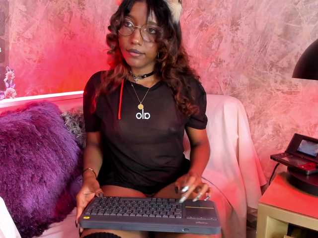 ElarisBlake live cam on BongaCams