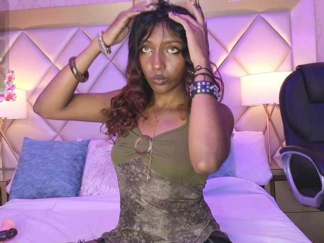 ElarisBlake live cam on BongaCams