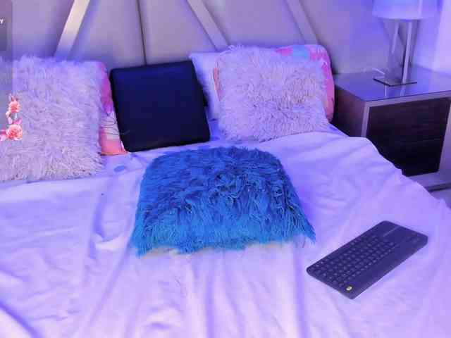 ElarisBlake Live Webcam on BongaCams