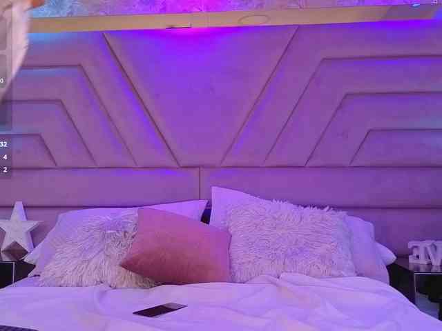 ElarisBlake webcam