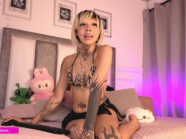 Maddieash live cam on BongaCams