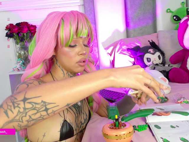 Maddieash live cam on BongaCams