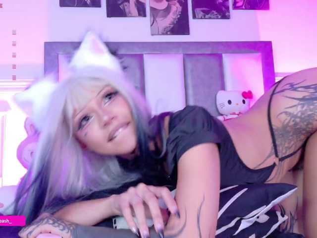 Maddieash live cam preview