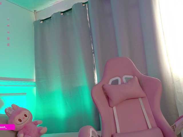 Maddieash live cam on BongaCams