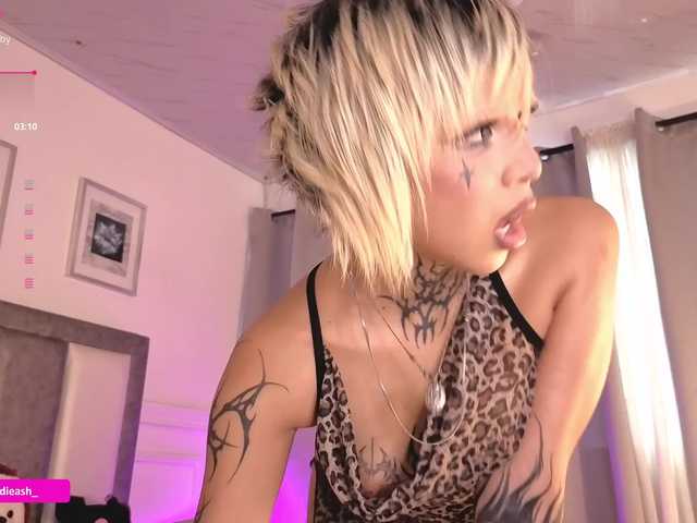 Maddieash live cam on BongaCams