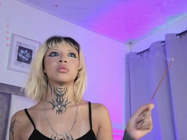Maddieash live cam on BongaCams