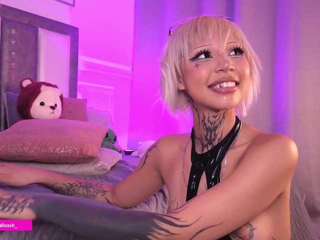 Maddieash live cam on BongaCams