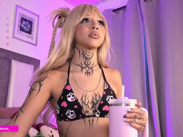 Maddieash live cam on BongaCams