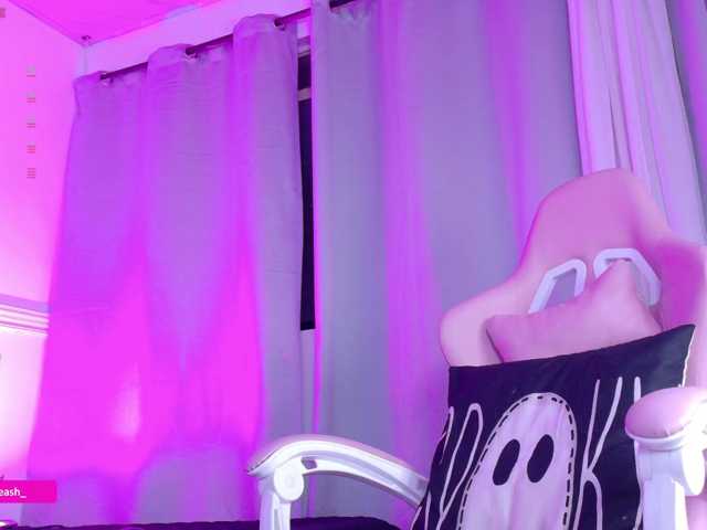 Maddieash live cam on BongaCams