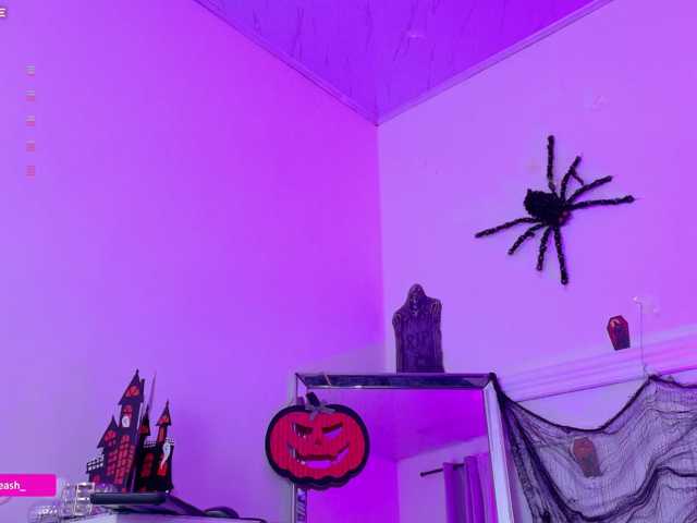 Maddieash live cam on BongaCams