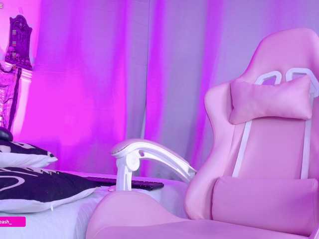 Maddieash live cam preview
