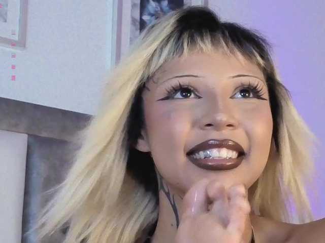 Maddieash live cam on BongaCams
