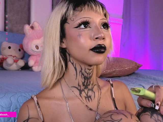 Maddieash live cam on BongaCams