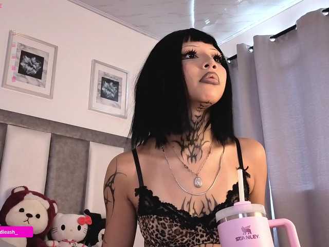 Maddieash live cam on BongaCams