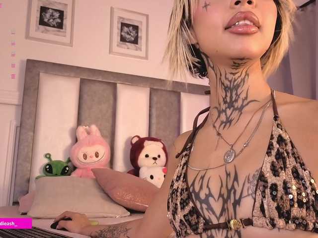 Maddieash live cam on BongaCams