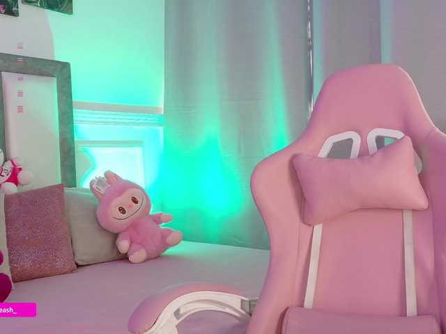 Maddieash live cam on BongaCams