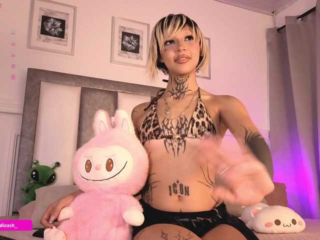 Maddieash live cam on BongaCams
