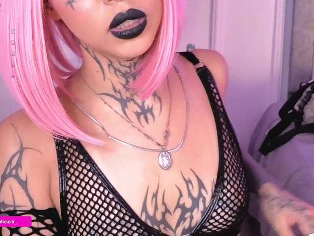 Maddieash live cam on BongaCams