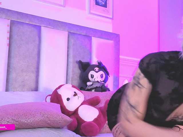 Maddieash live cam on BongaCams