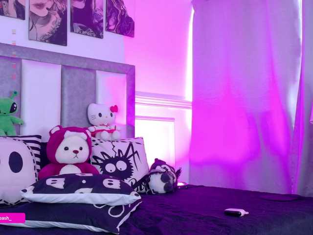Maddieash live cam preview