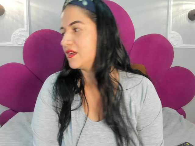 le modèle AmbberMoon est en webcam porno dans un show sur le site bongacams, il possède les tags suivants: Latino/Hispanic,Brunette,Shaved