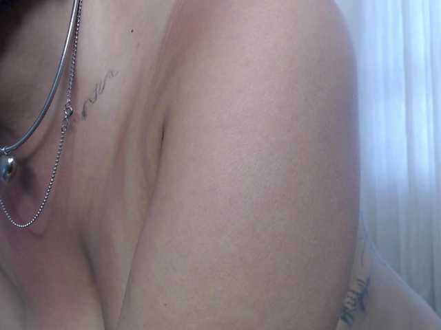 MomoMoonxxx live cam on BongaCams