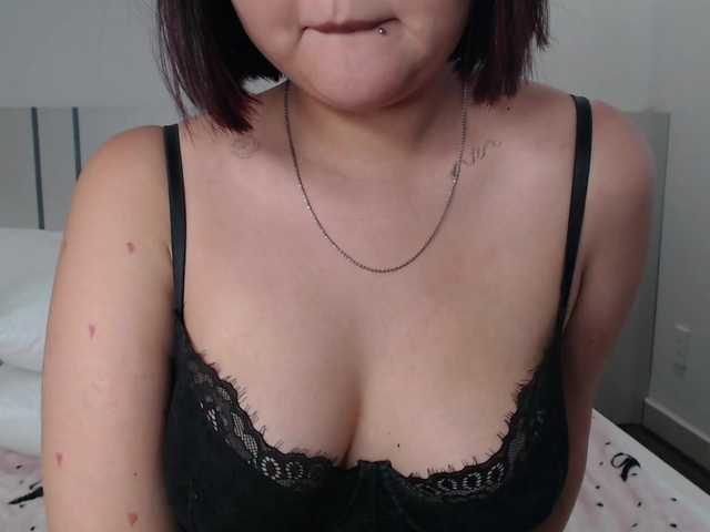 MomoMoonxxx live cam on BongaCams