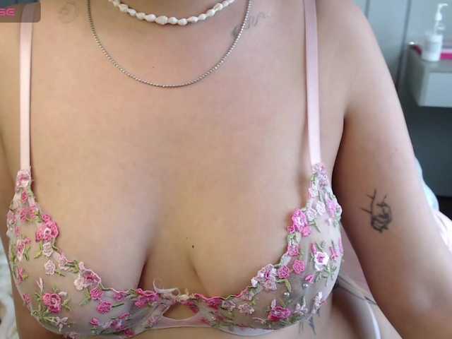 MomoMoonxxx live cam on BongaCams