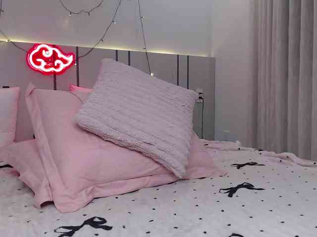 MomoMoonxxx webcam