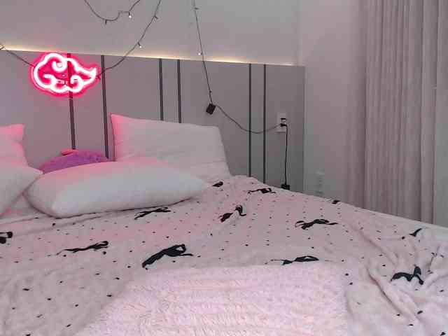 MomoMoonxxx webcam