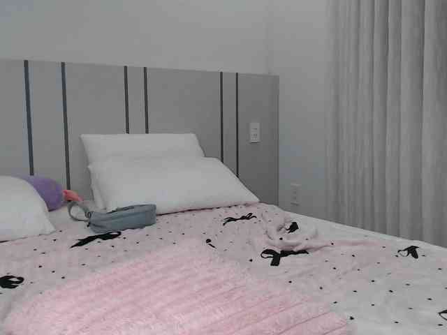 MomoMoonxxx webcam