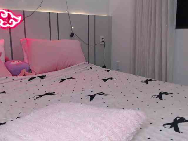 MomoMoonxxx webcam
