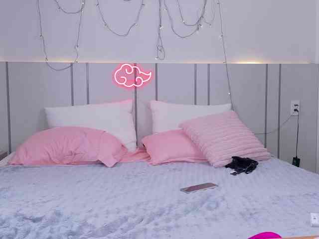 MomoMoonxxx webcam