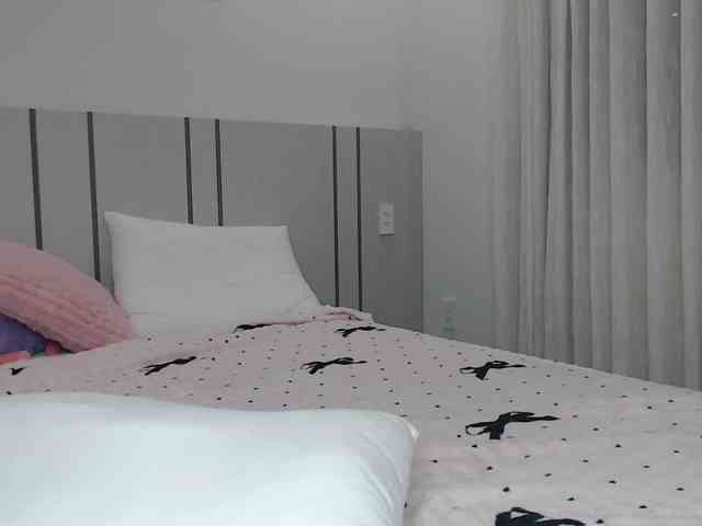 MomoMoonxxx webcam