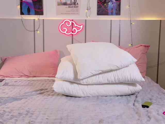 MomoMoonxxx webcam