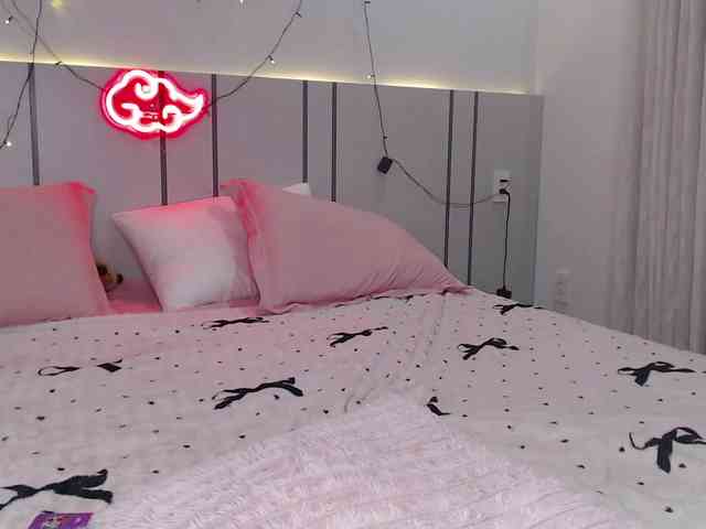 MomoMoonxxx webcam
