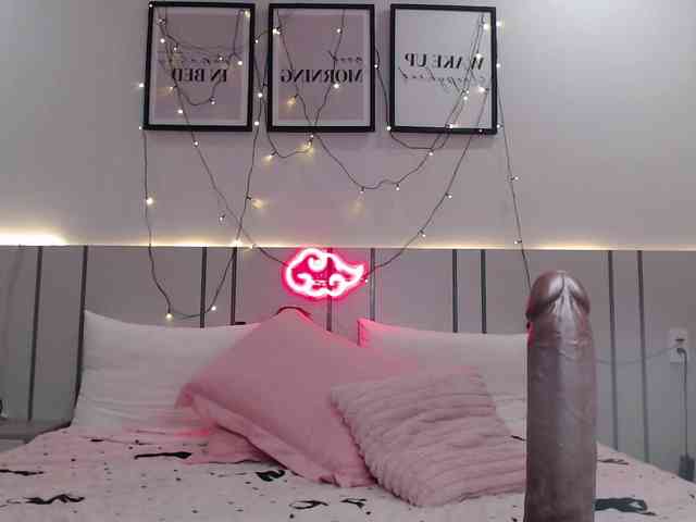 MomoMoonxxx webcam