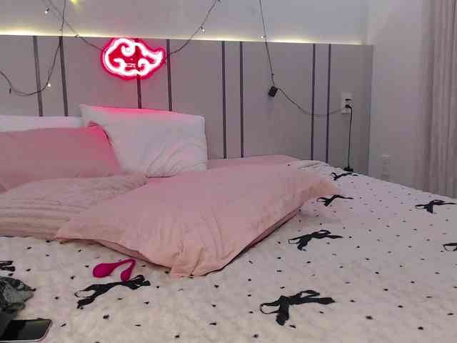 MomoMoonxxx webcam