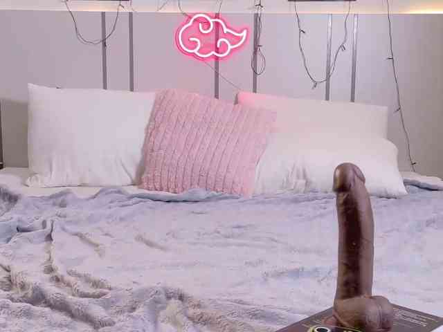 MomoMoonxxx webcam