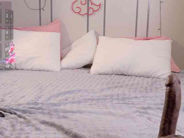 MomoMoonxxx webcam