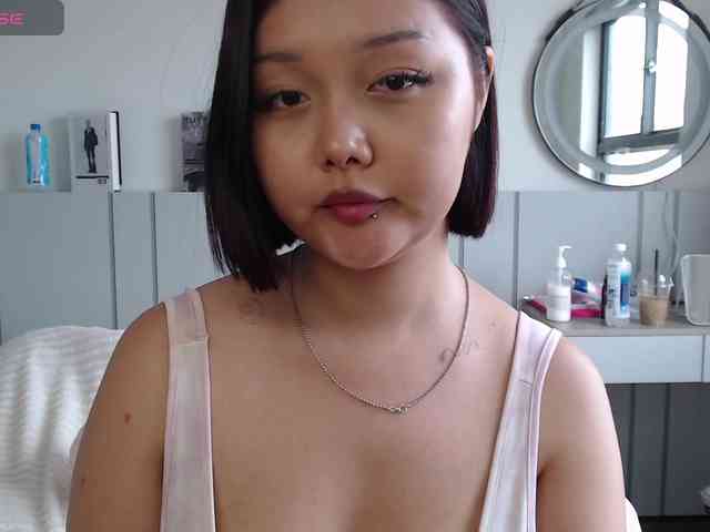 MomoMoonxxx webcam