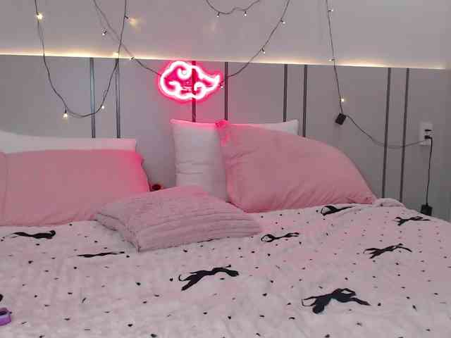 MomoMoonxxx webcam