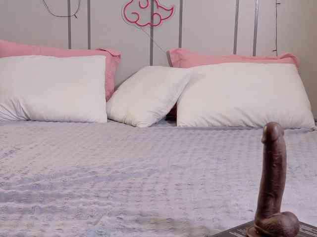 MomoMoonxxx webcam