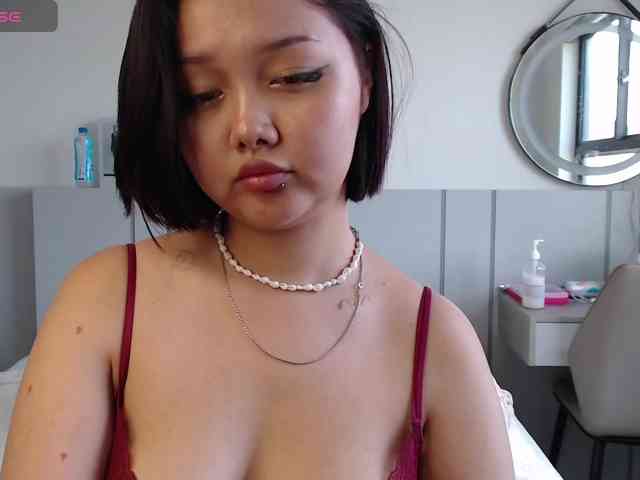 MomoMoonxxx webcam