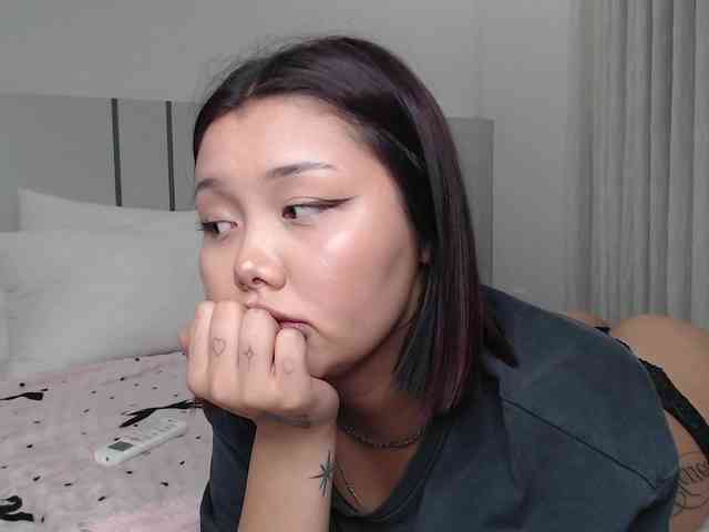 MomoMoonxxx webcam