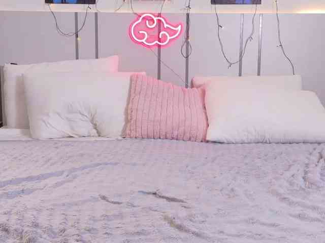 MomoMoonxxx webcam
