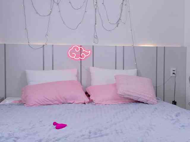 MomoMoonxxx webcam