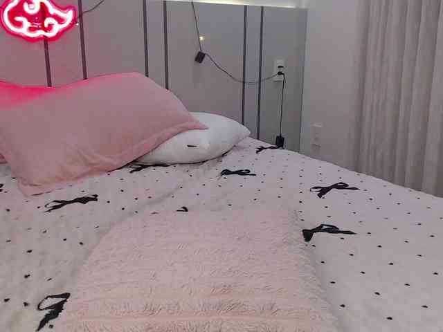 MomoMoonxxx webcam
